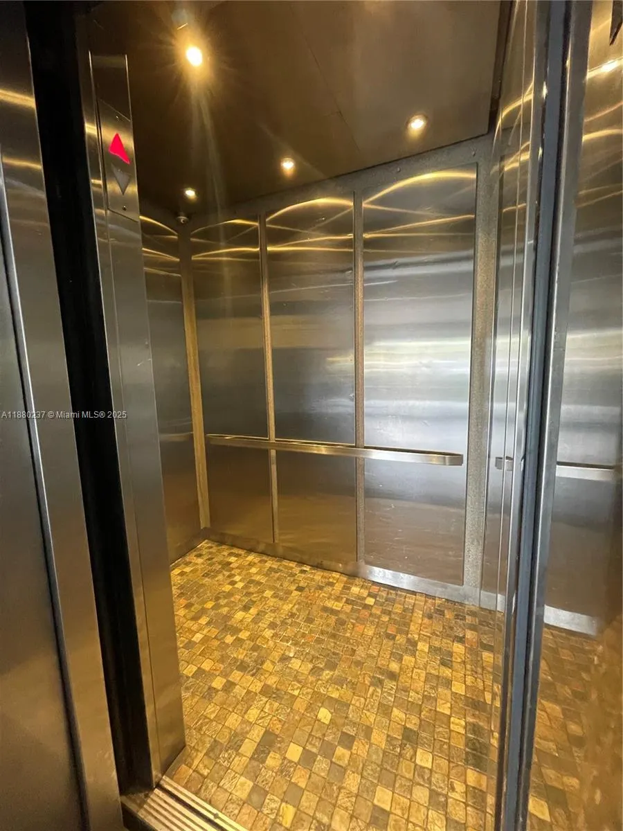 1300 Lincoln Rd, #C403