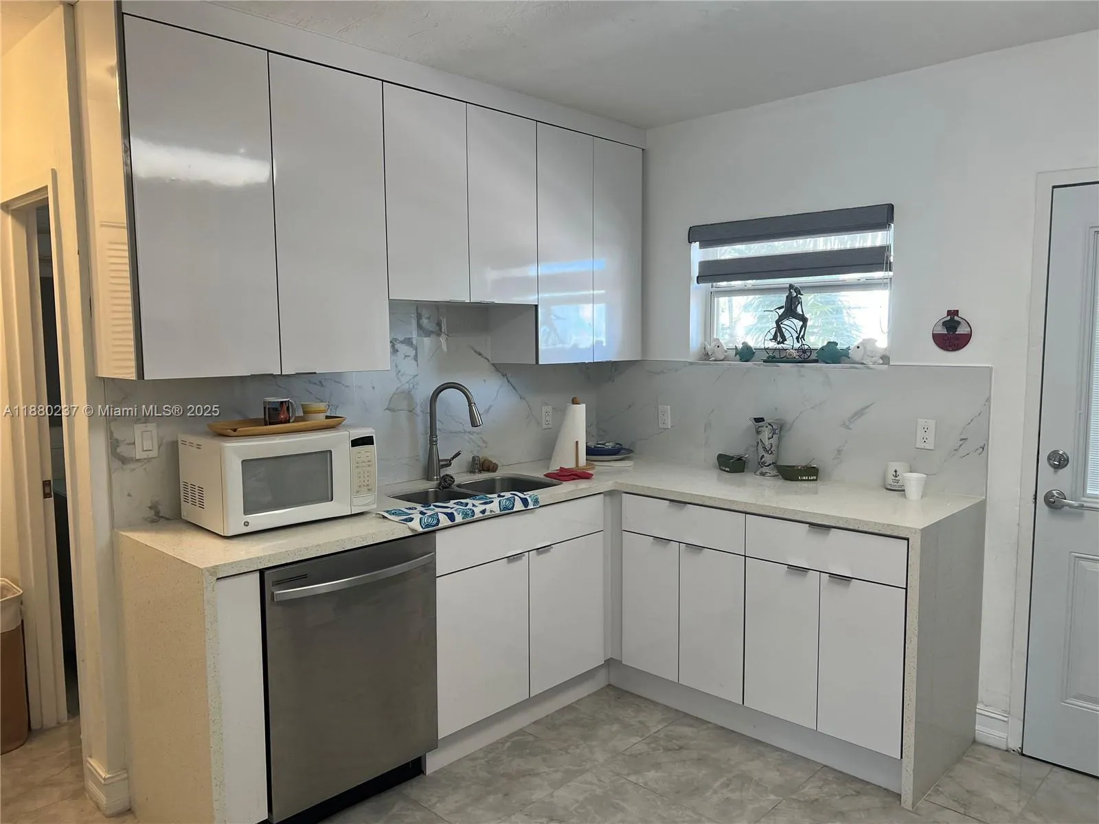 1300 Lincoln Rd, #C403