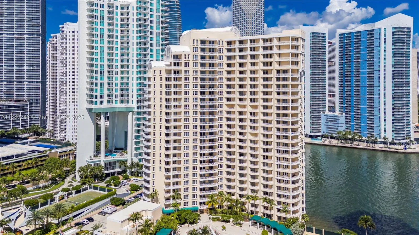 888 Brickell Key Dr, #1807