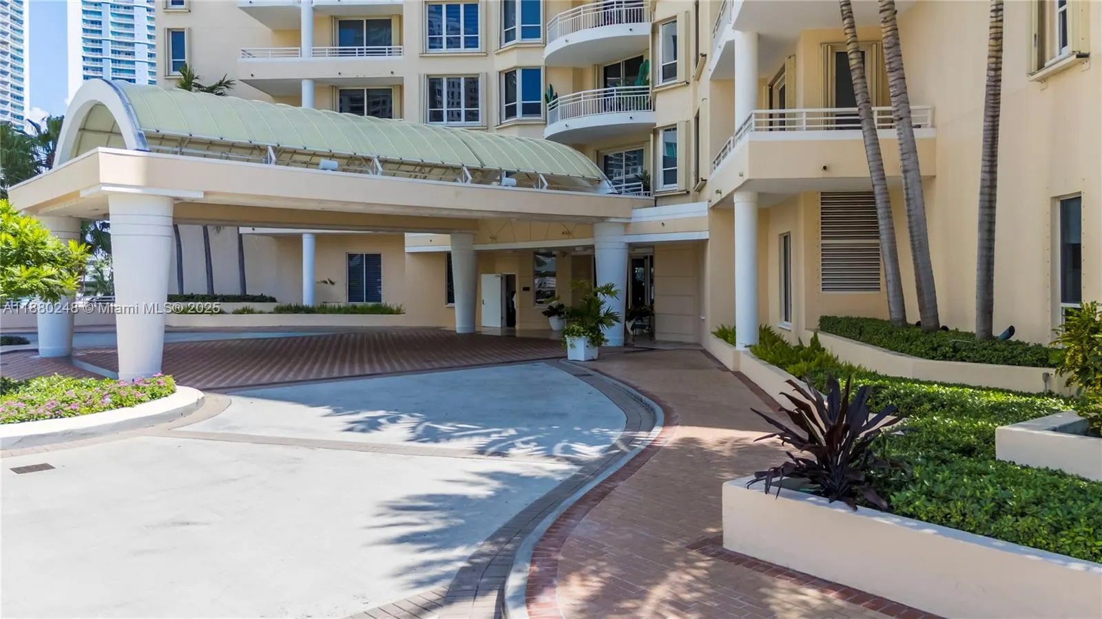 888 Brickell Key Dr, #1807