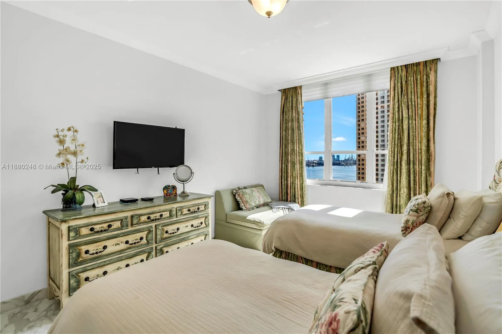 888 Brickell Key Dr, #1807