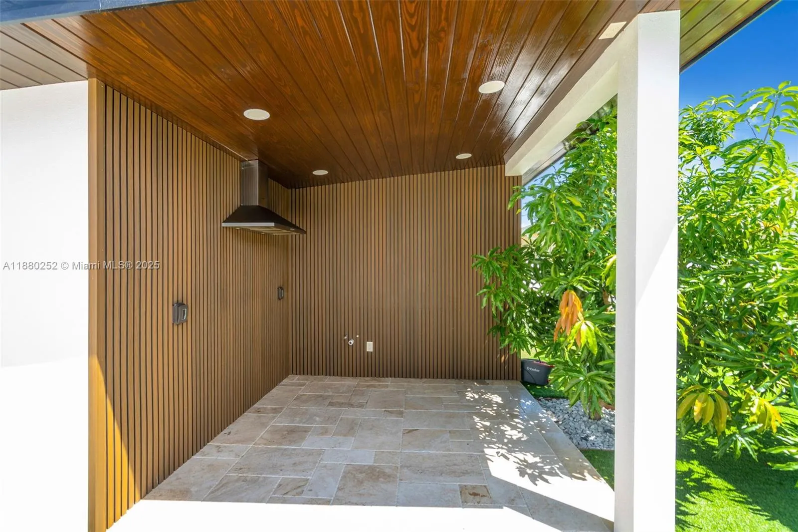 168 Granada Dr