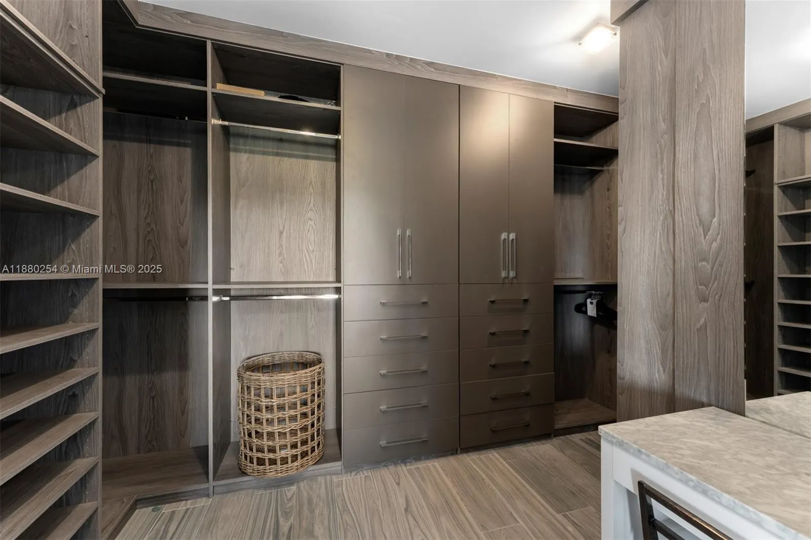 172 Venetian Dr