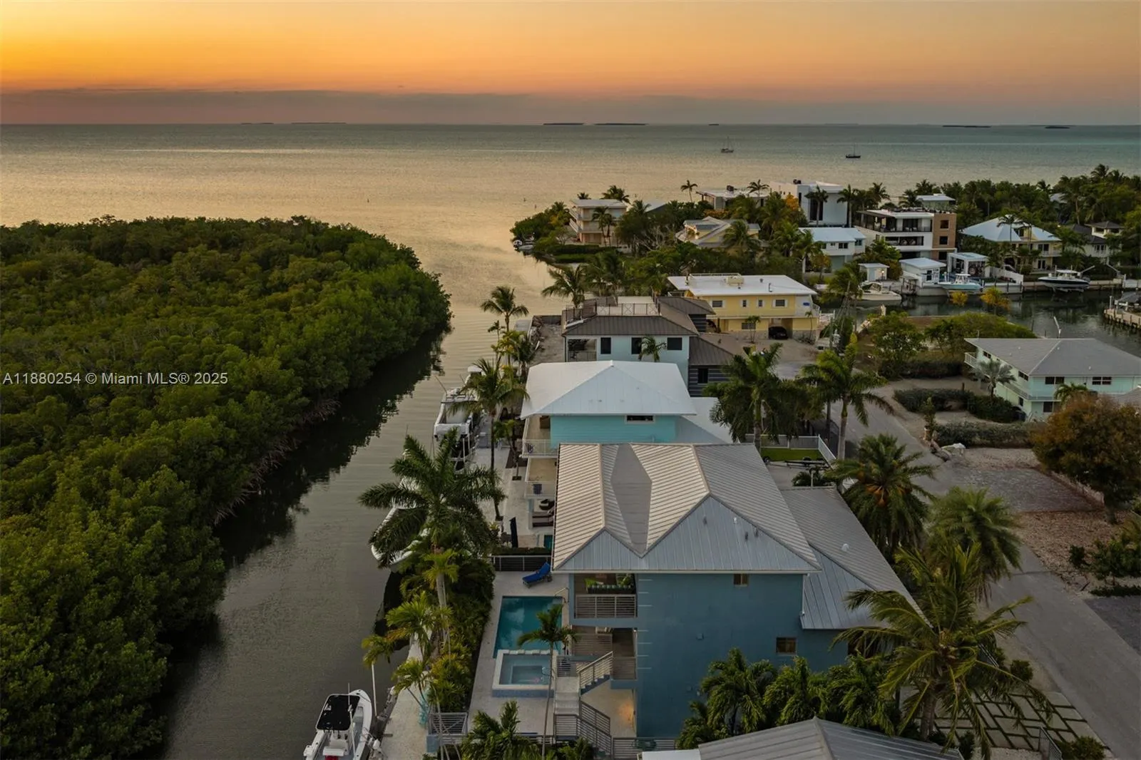 172 Venetian Dr