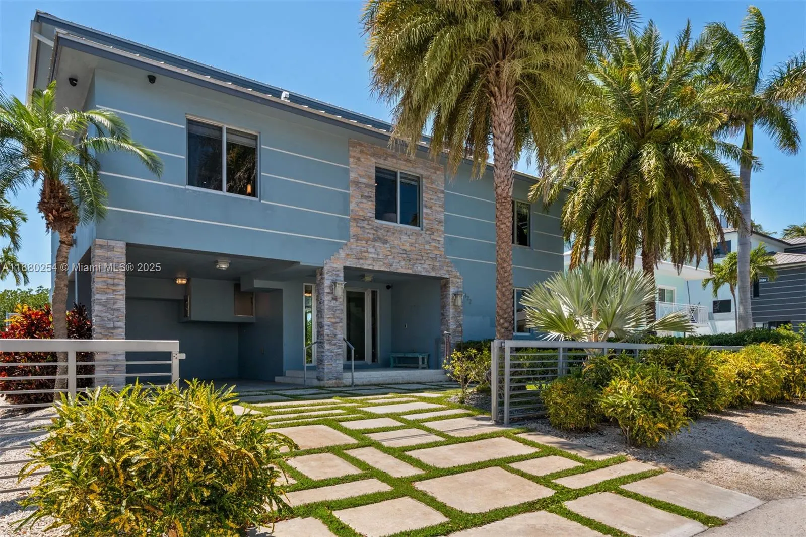 172 Venetian Dr