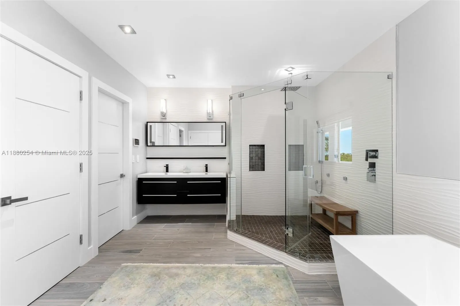 172 Venetian Dr