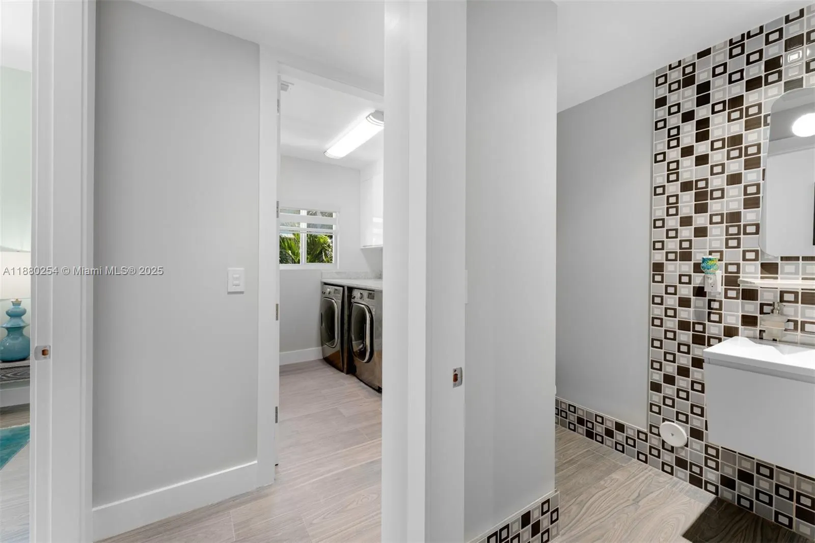 172 Venetian Dr