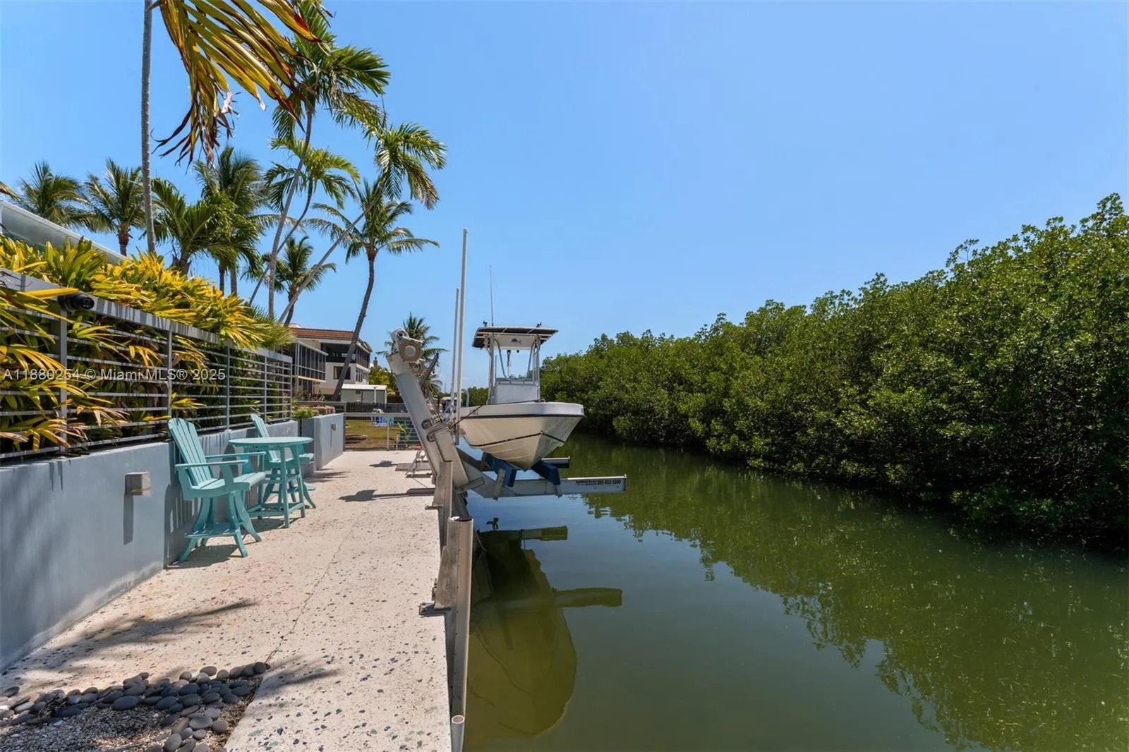 172 Venetian Dr