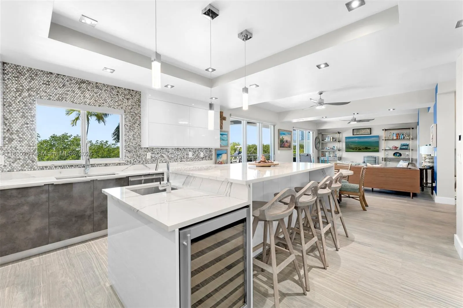 172 Venetian Dr