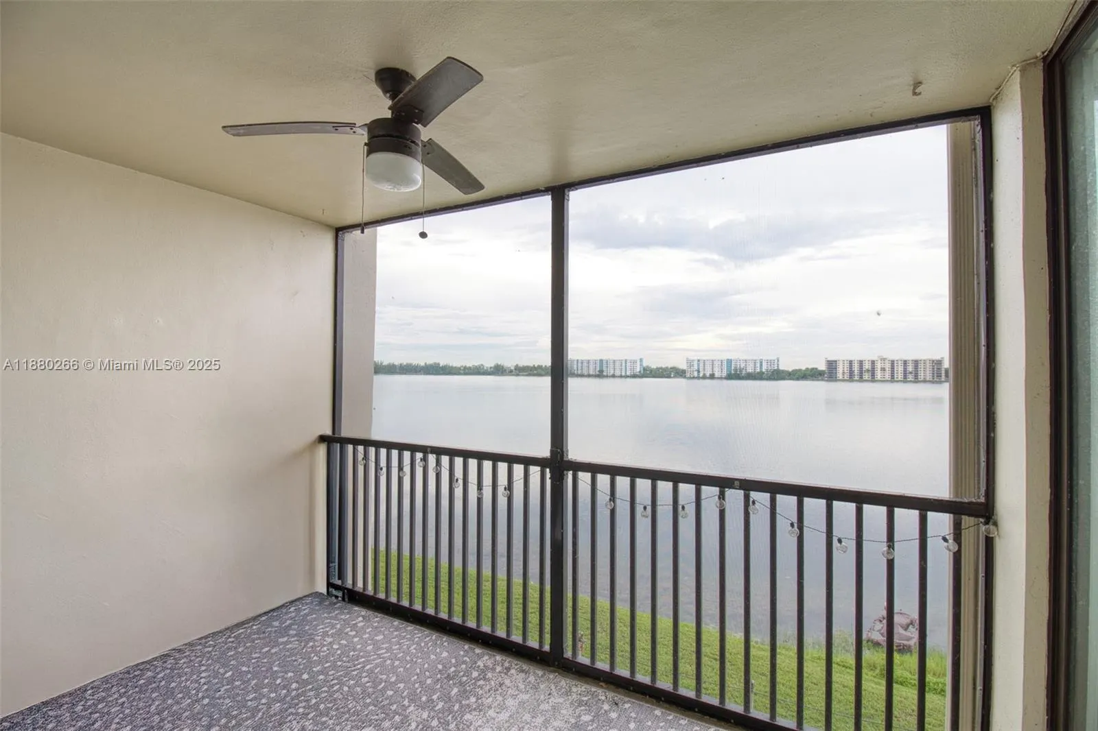 115 Lake Emerald Dr, #306