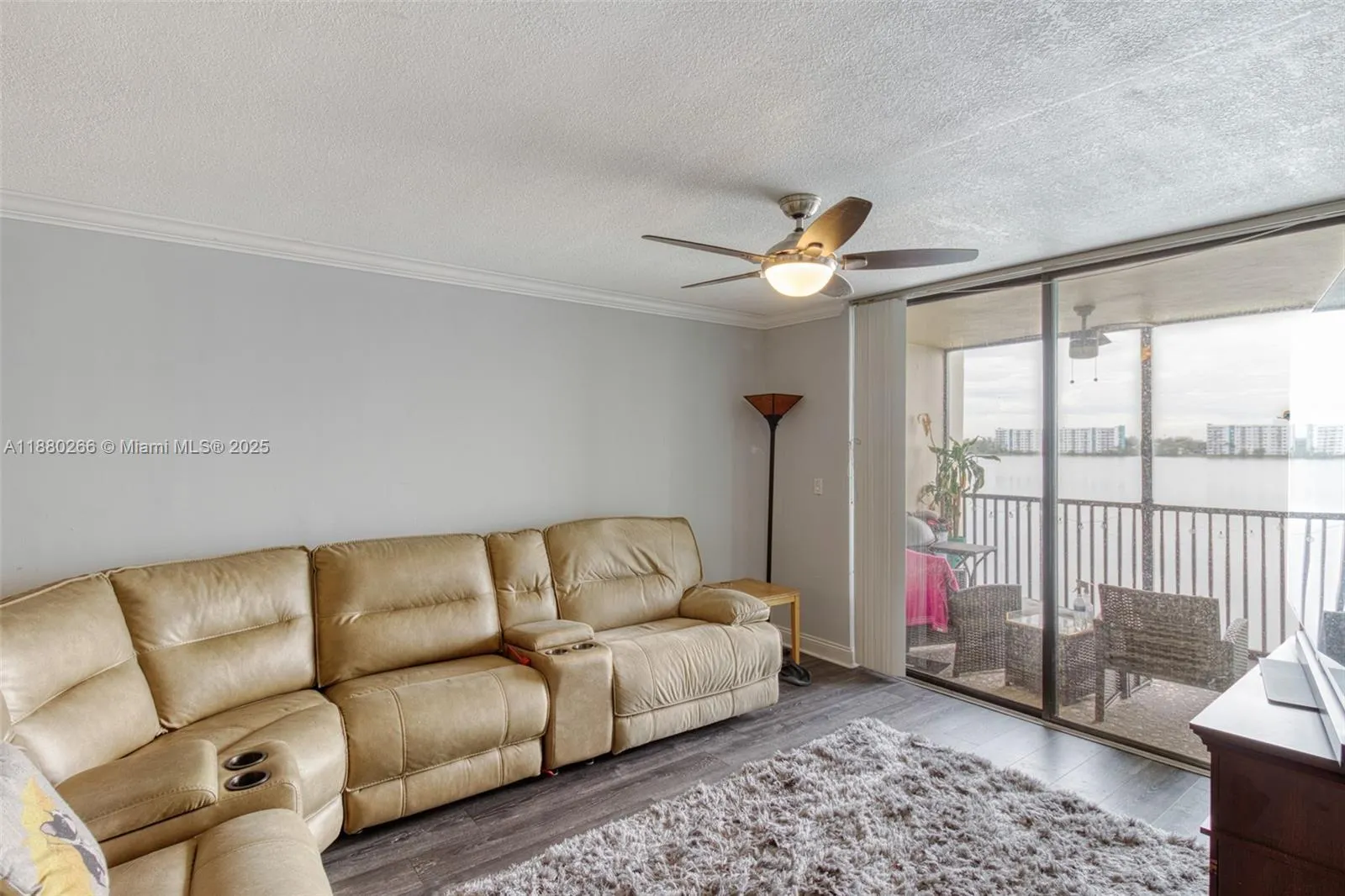 115 Lake Emerald Dr, #306