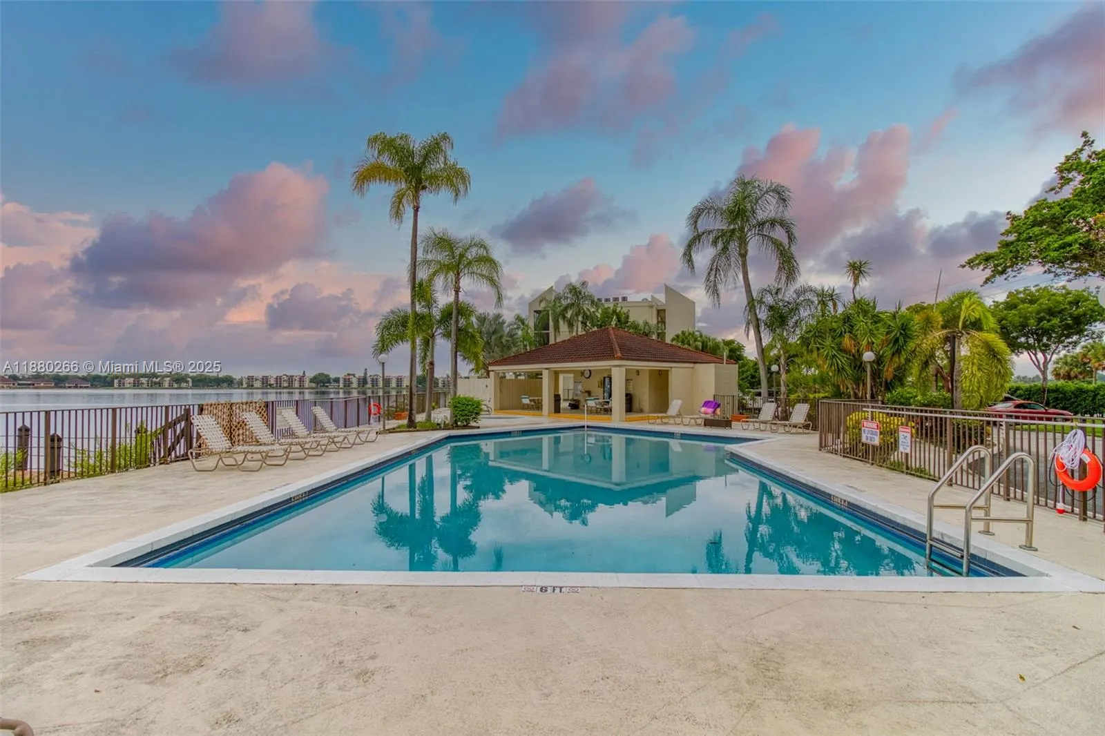 115 Lake Emerald Dr, #306
