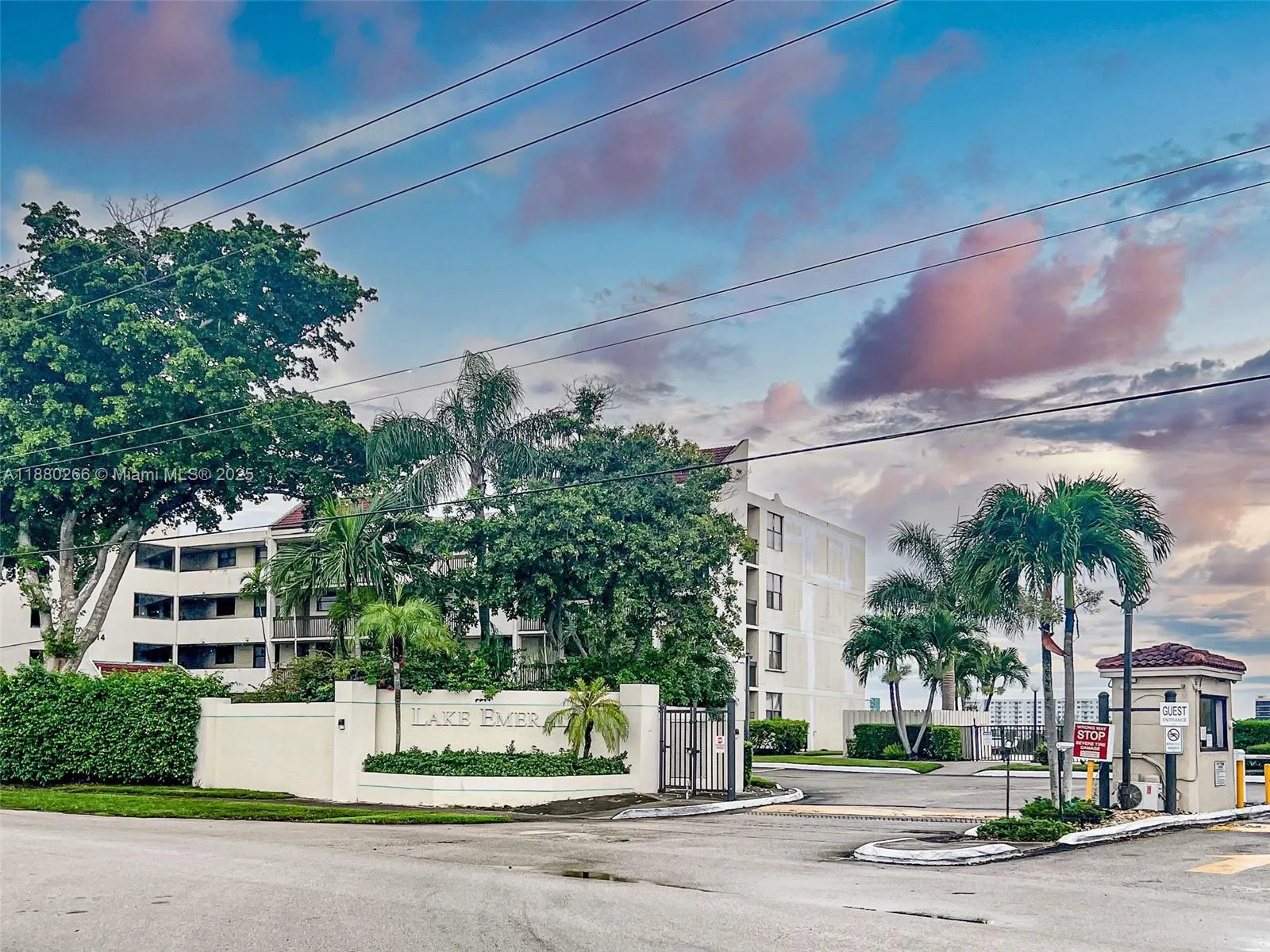 115 Lake Emerald Dr, #306
