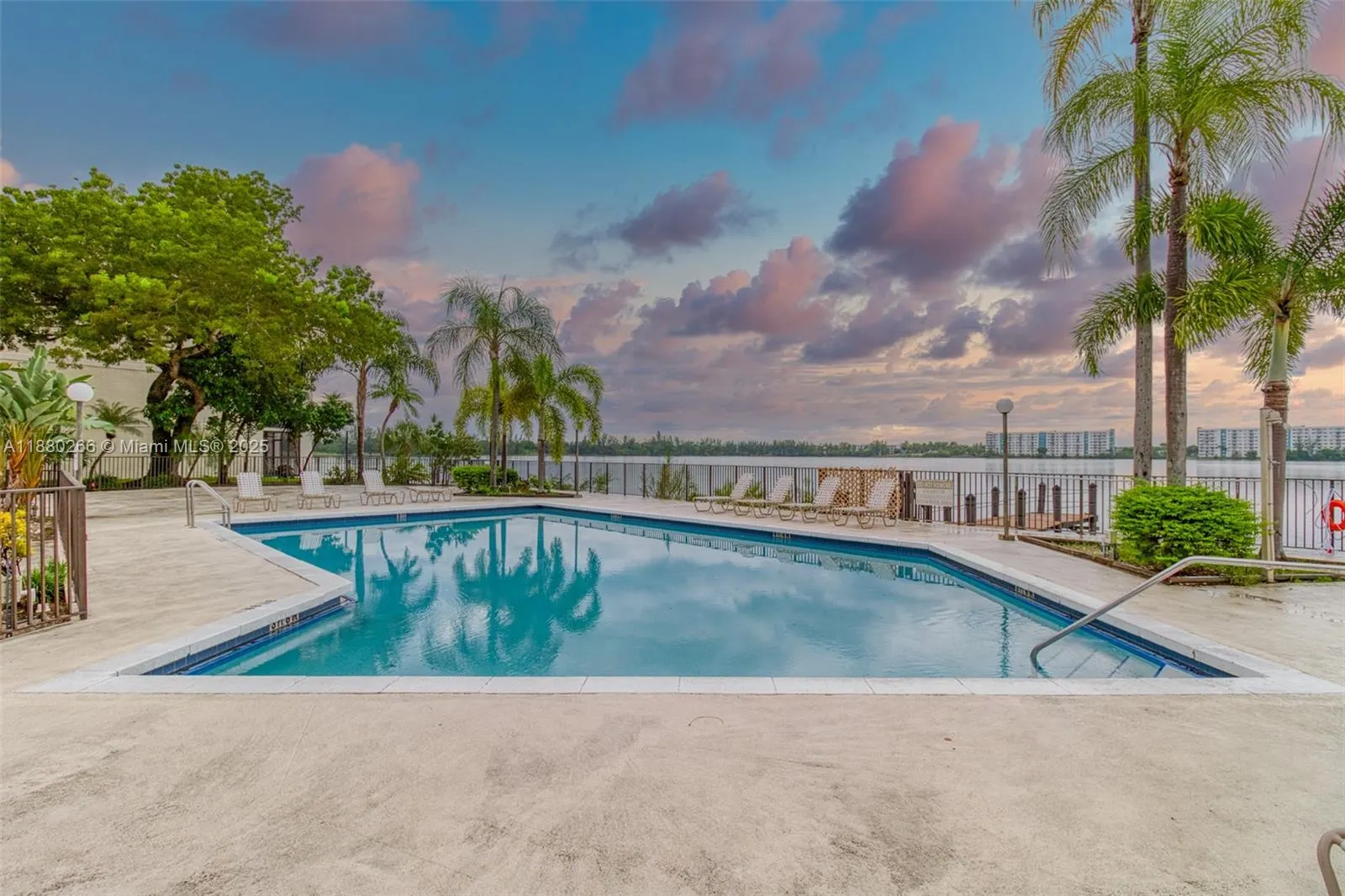 115 Lake Emerald Dr, #306