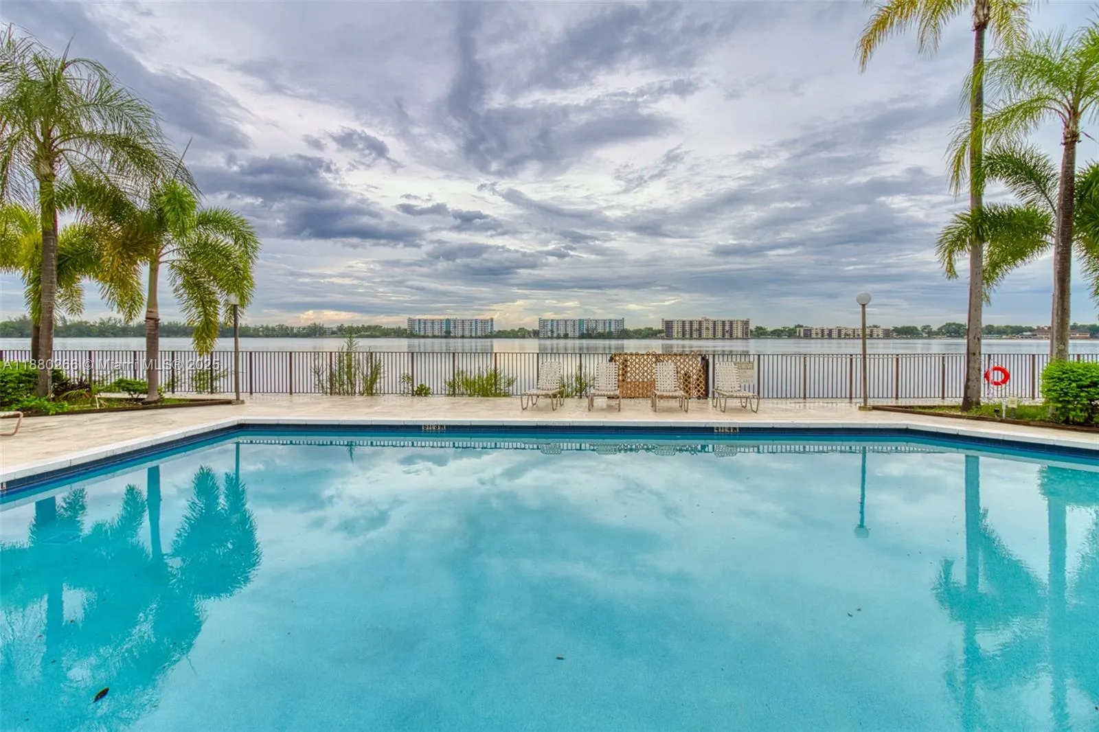 115 Lake Emerald Dr, #306