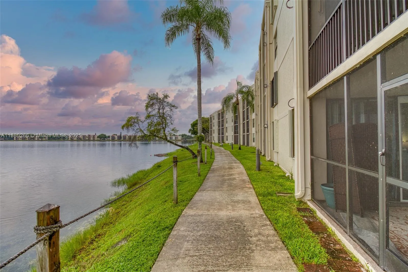 115 Lake Emerald Dr, #306