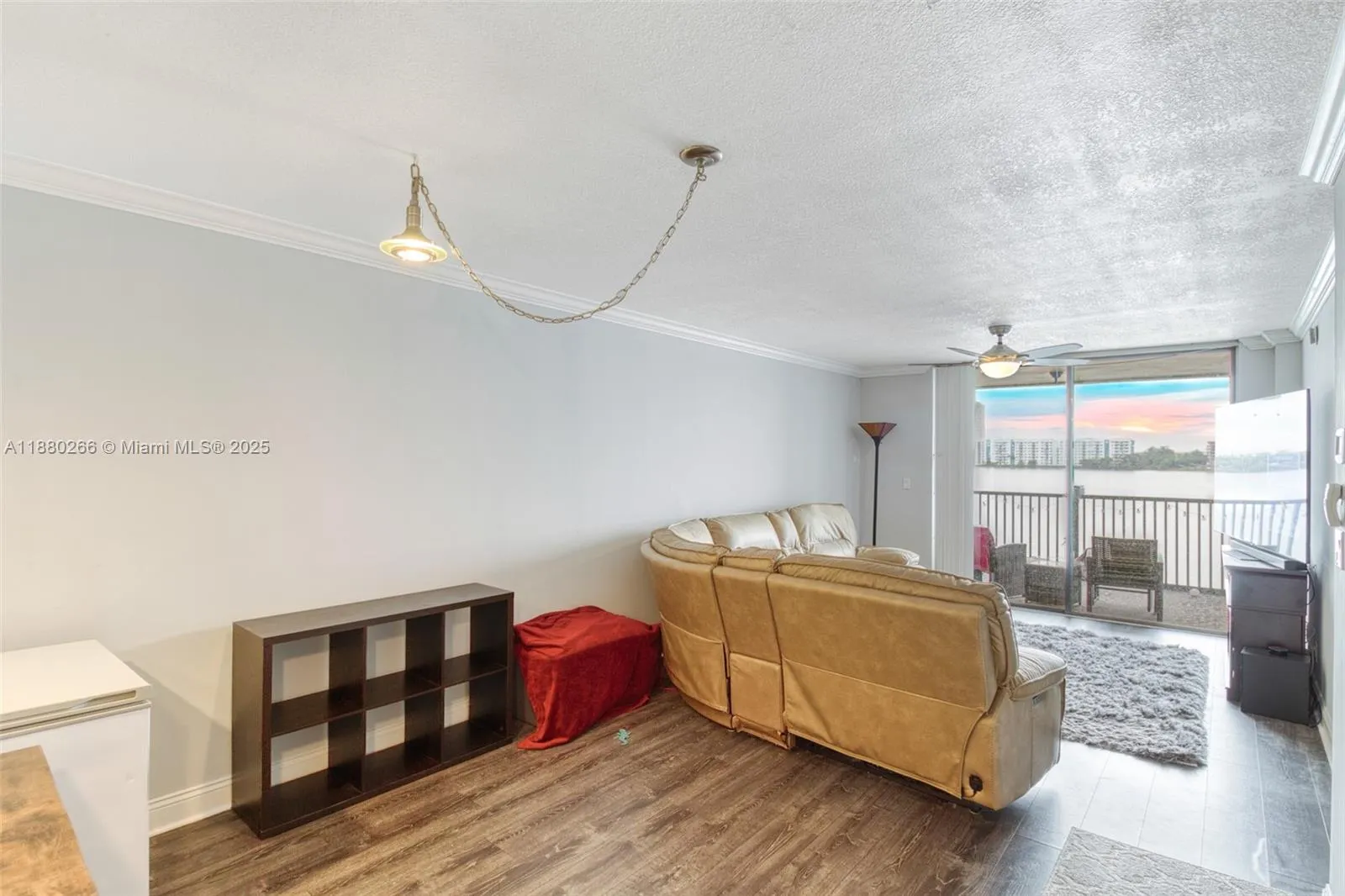 115 Lake Emerald Dr, #306