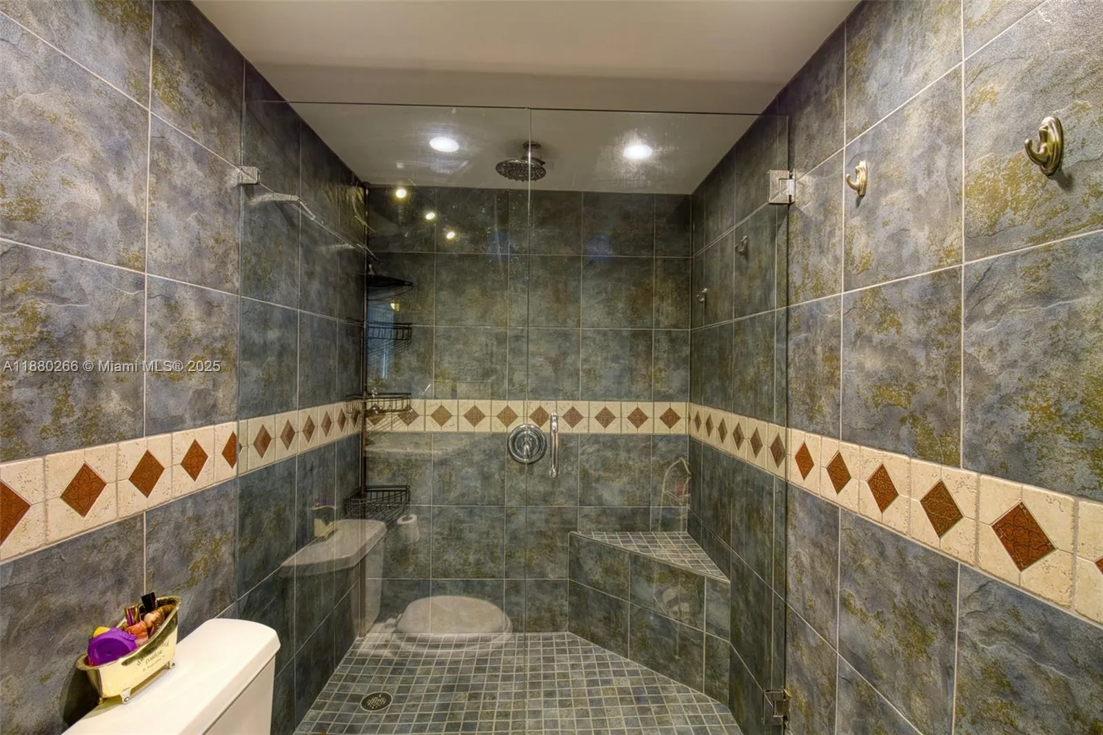 115 Lake Emerald Dr, #306