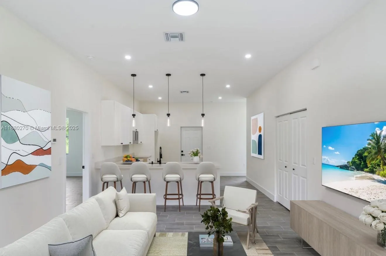710 Peacock Ave