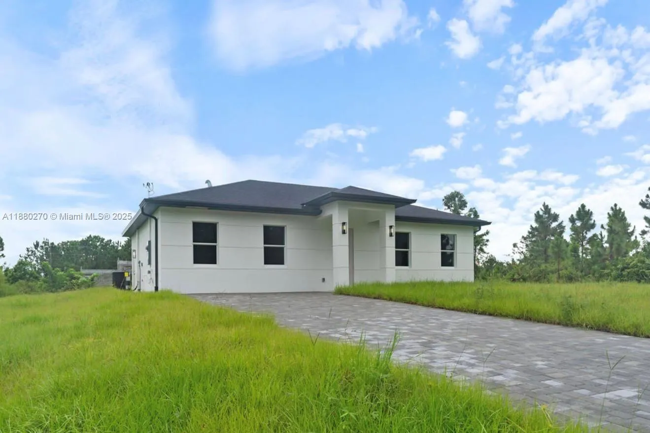 710 Peacock Ave