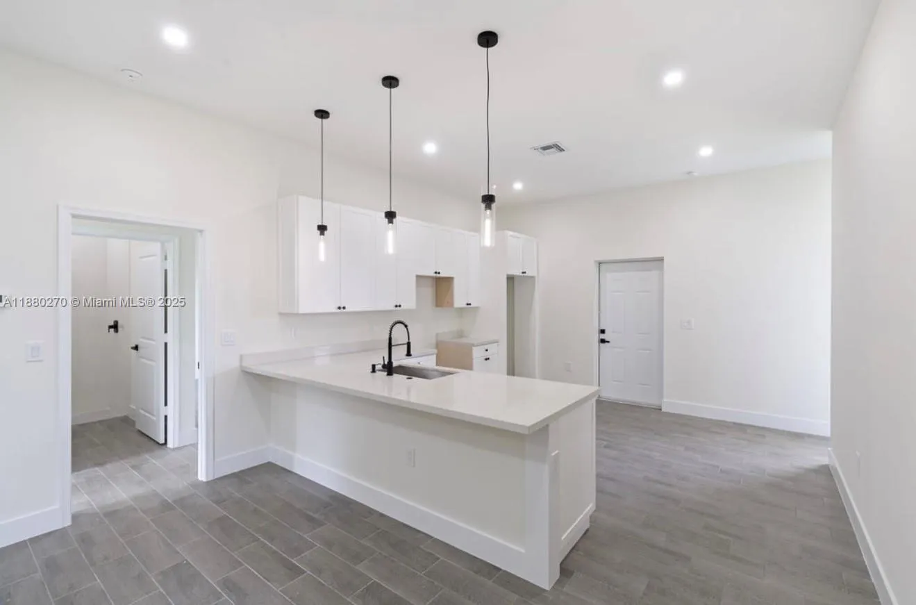 710 Peacock Ave