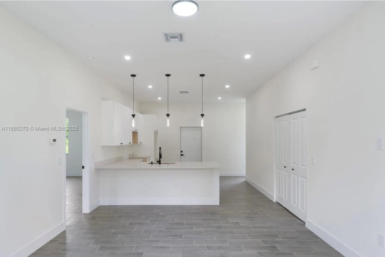 710 Peacock Ave