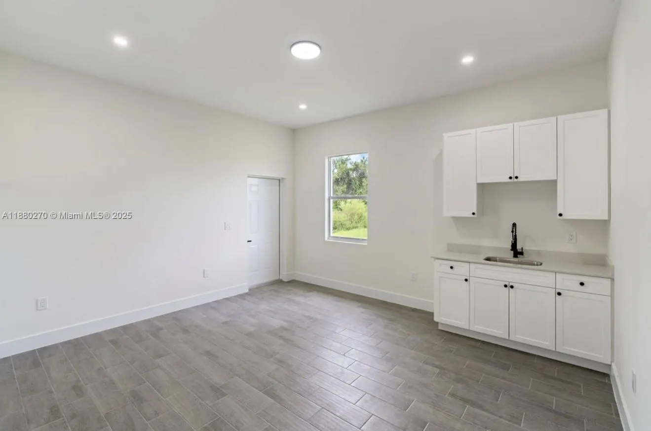 710 Peacock Ave