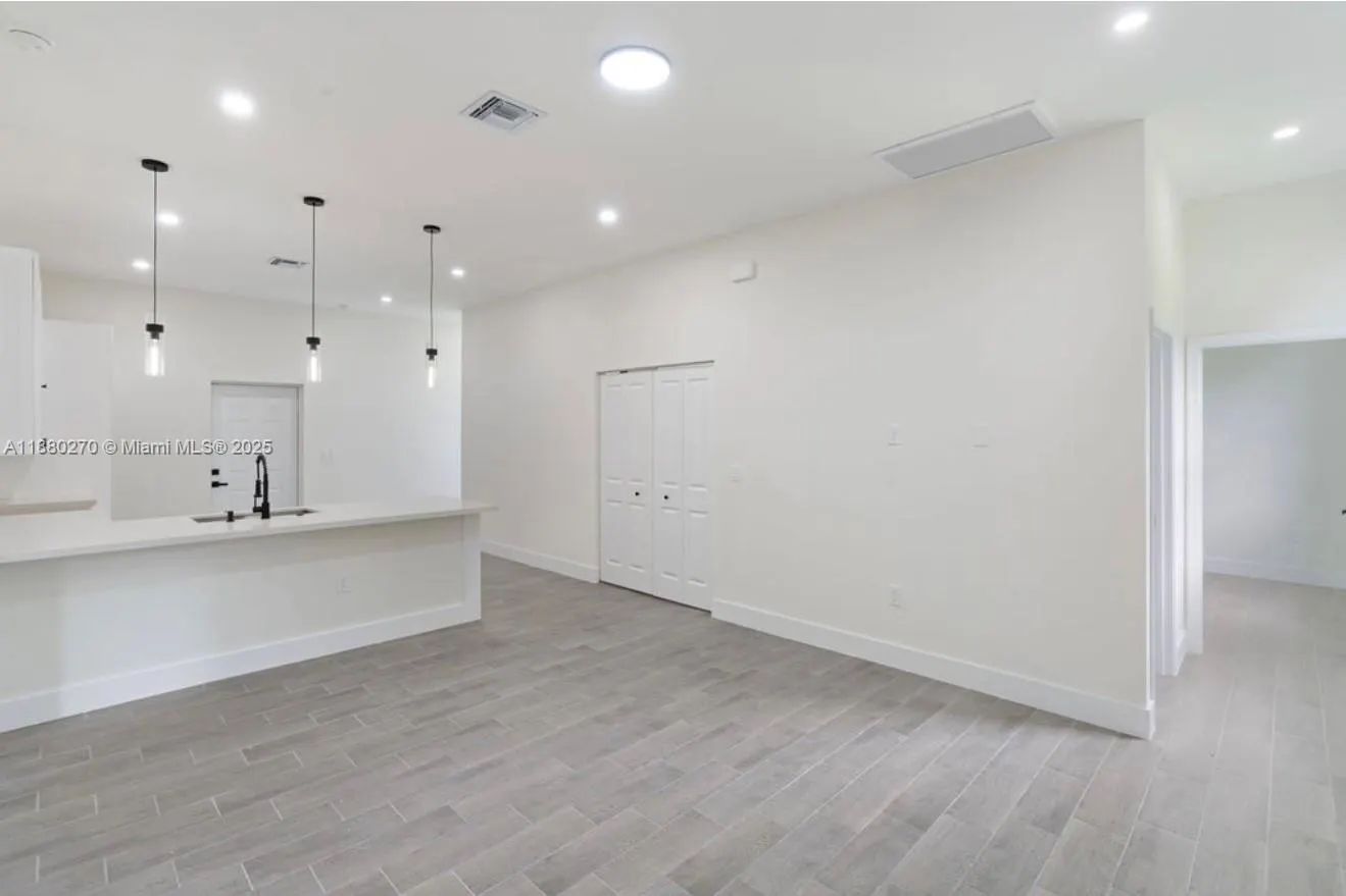 710 Peacock Ave