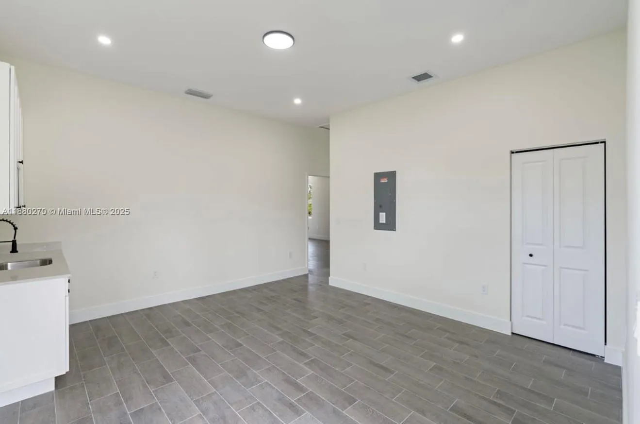 710 Peacock Ave
