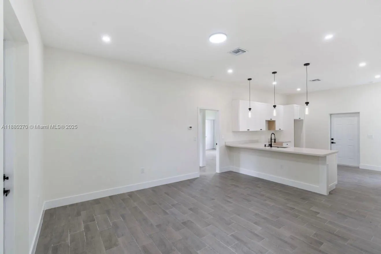 710 Peacock Ave
