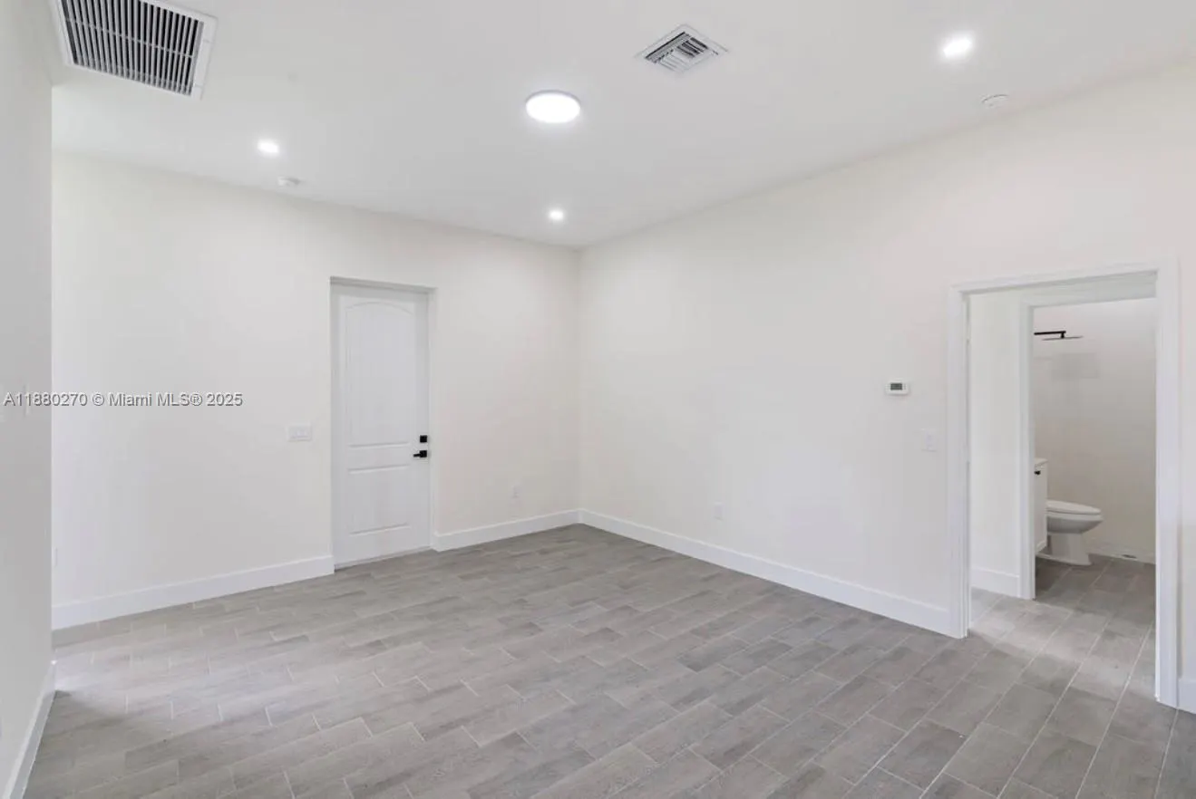 710 Peacock Ave