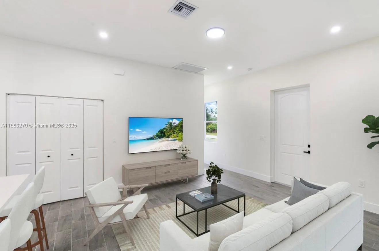 710 Peacock Ave