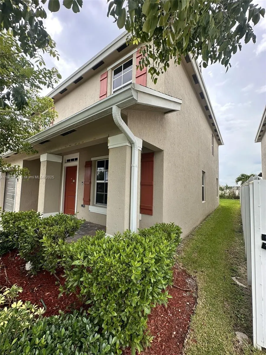 619 NE 4th St