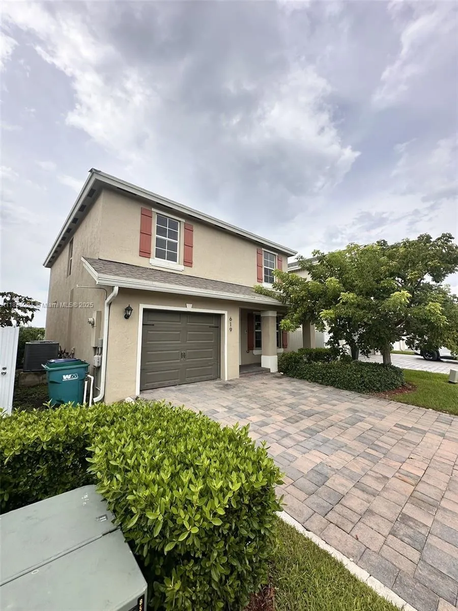 619 NE 4th St