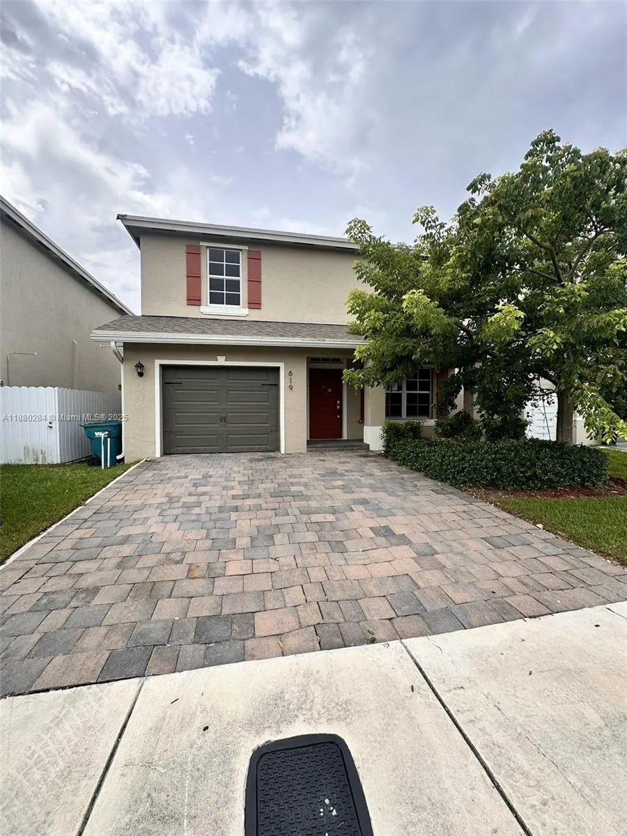 619 NE 4th St