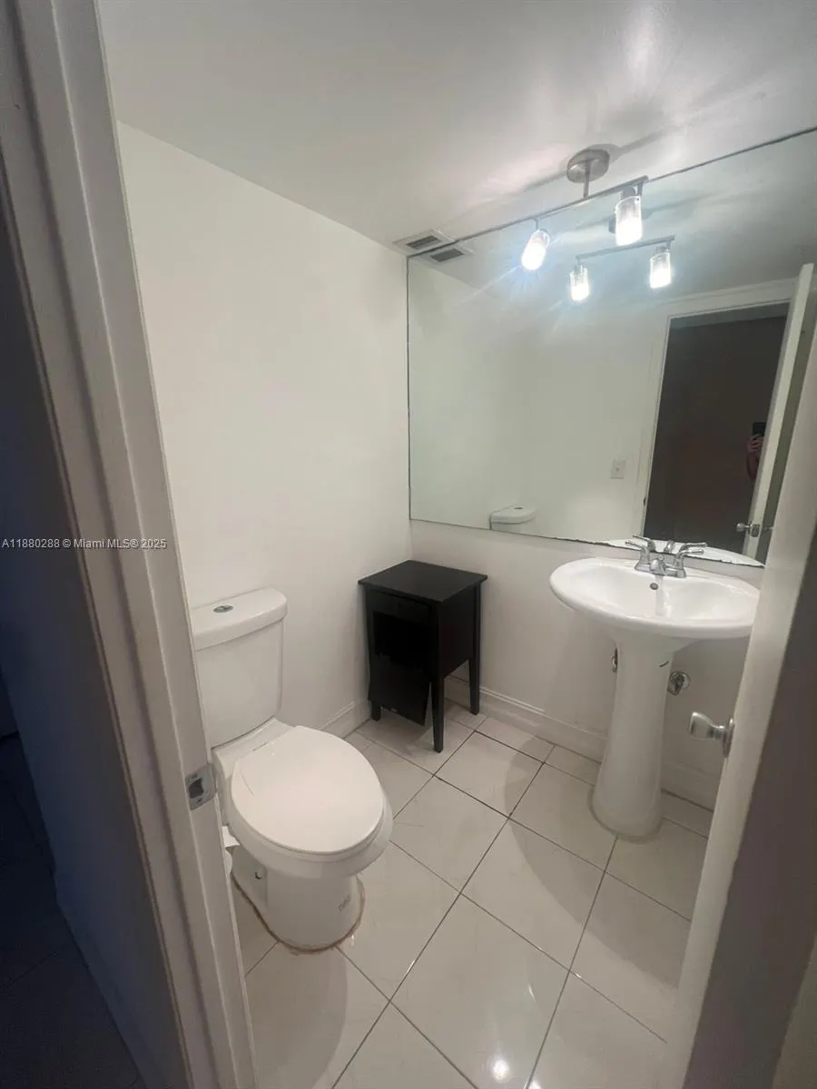 2750 NE 183rd St, #1612