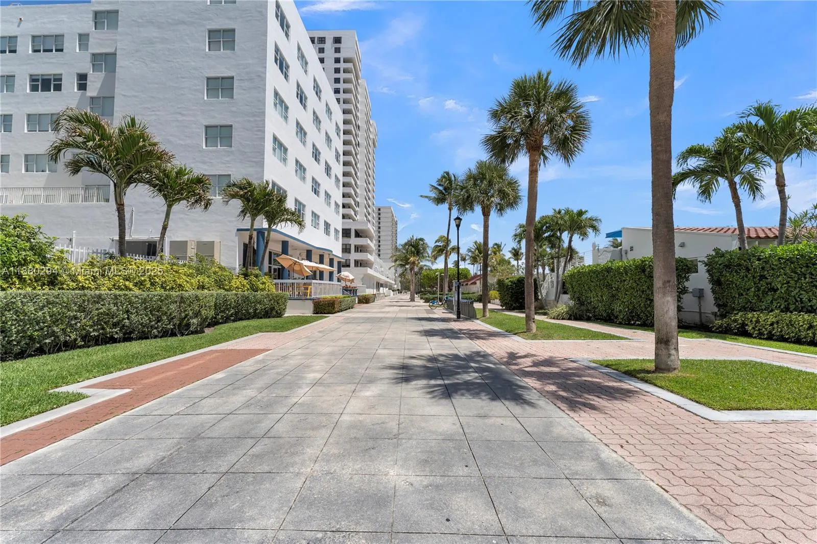 2457 Collins Ave, #201