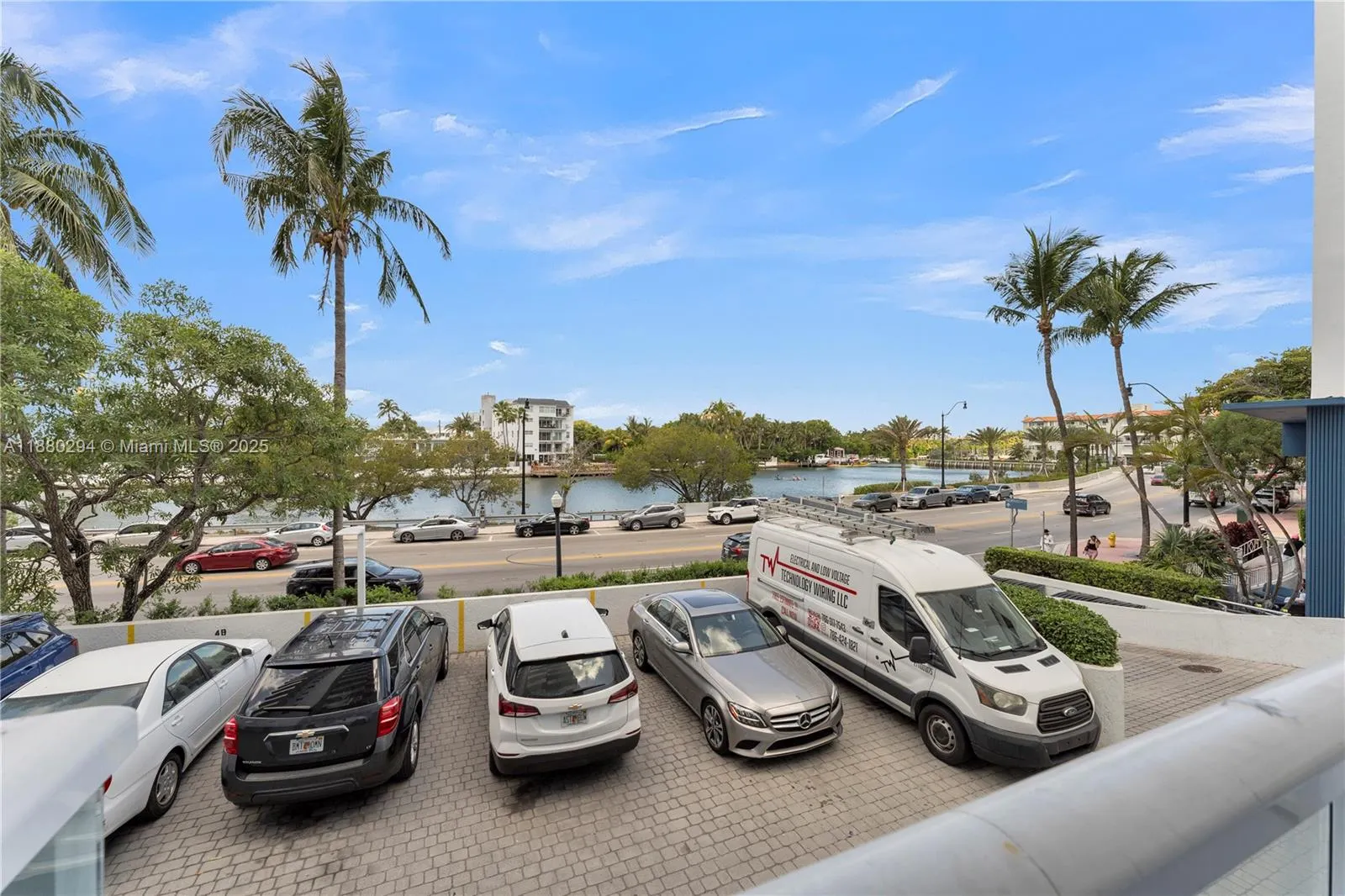 2457 Collins Ave, #201