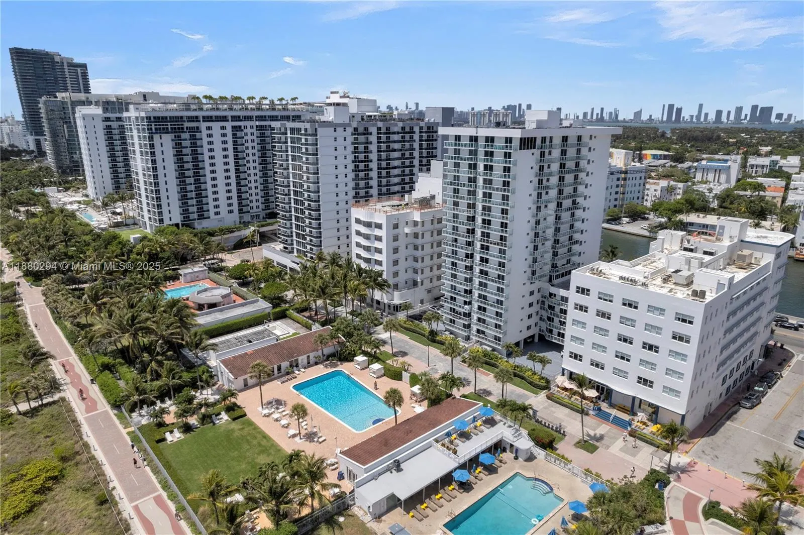 2457 Collins Ave, #201