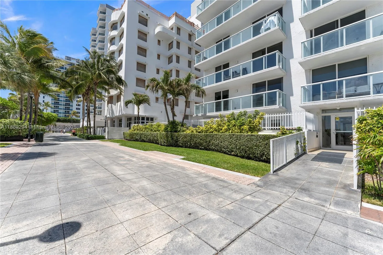 2457 Collins Ave, #201