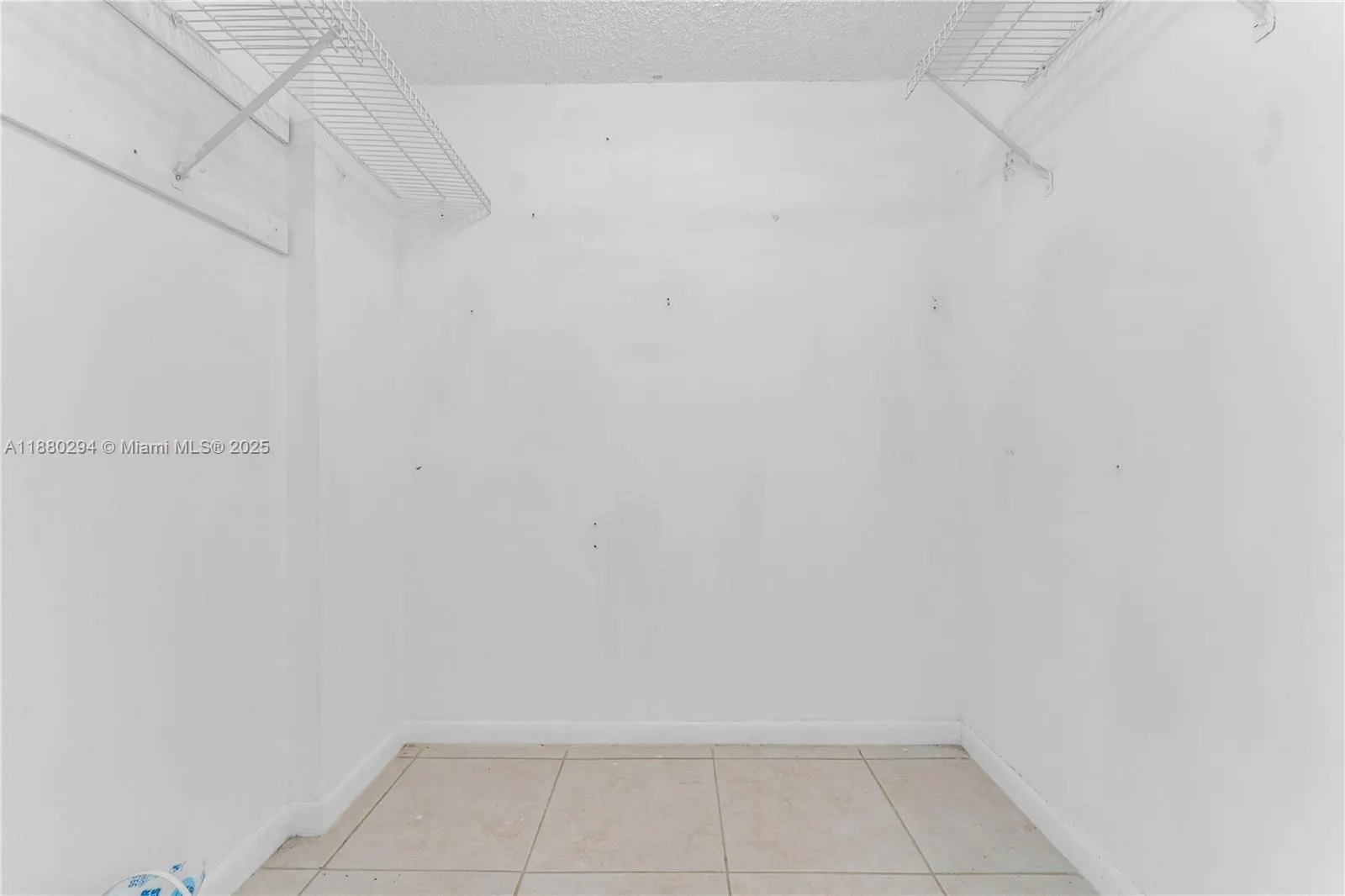 2457 Collins Ave, #201