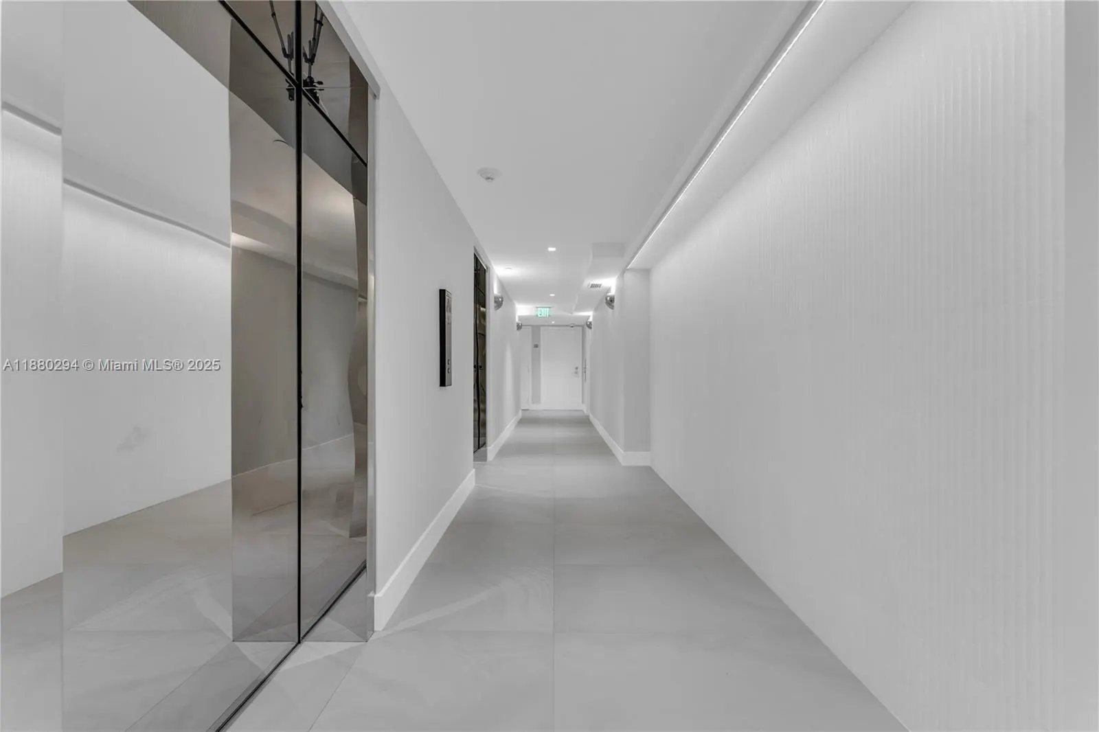 2457 Collins Ave, #201