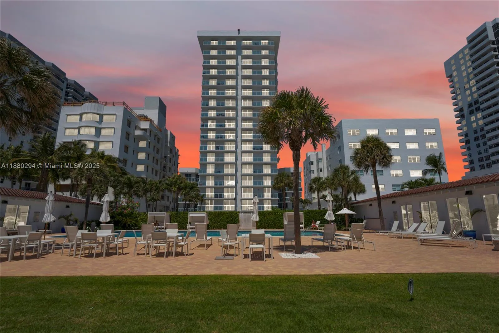 2457 Collins Ave, #201
