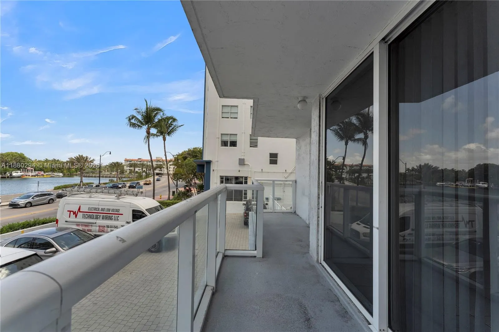2457 Collins Ave, #201