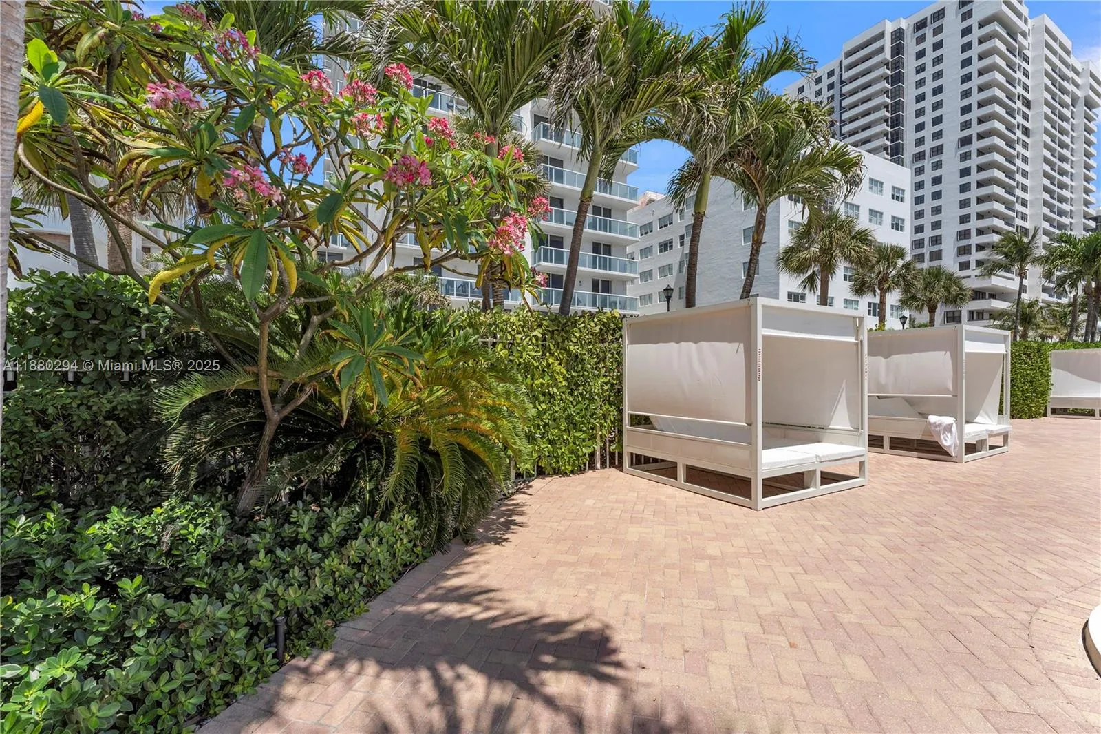 2457 Collins Ave, #201