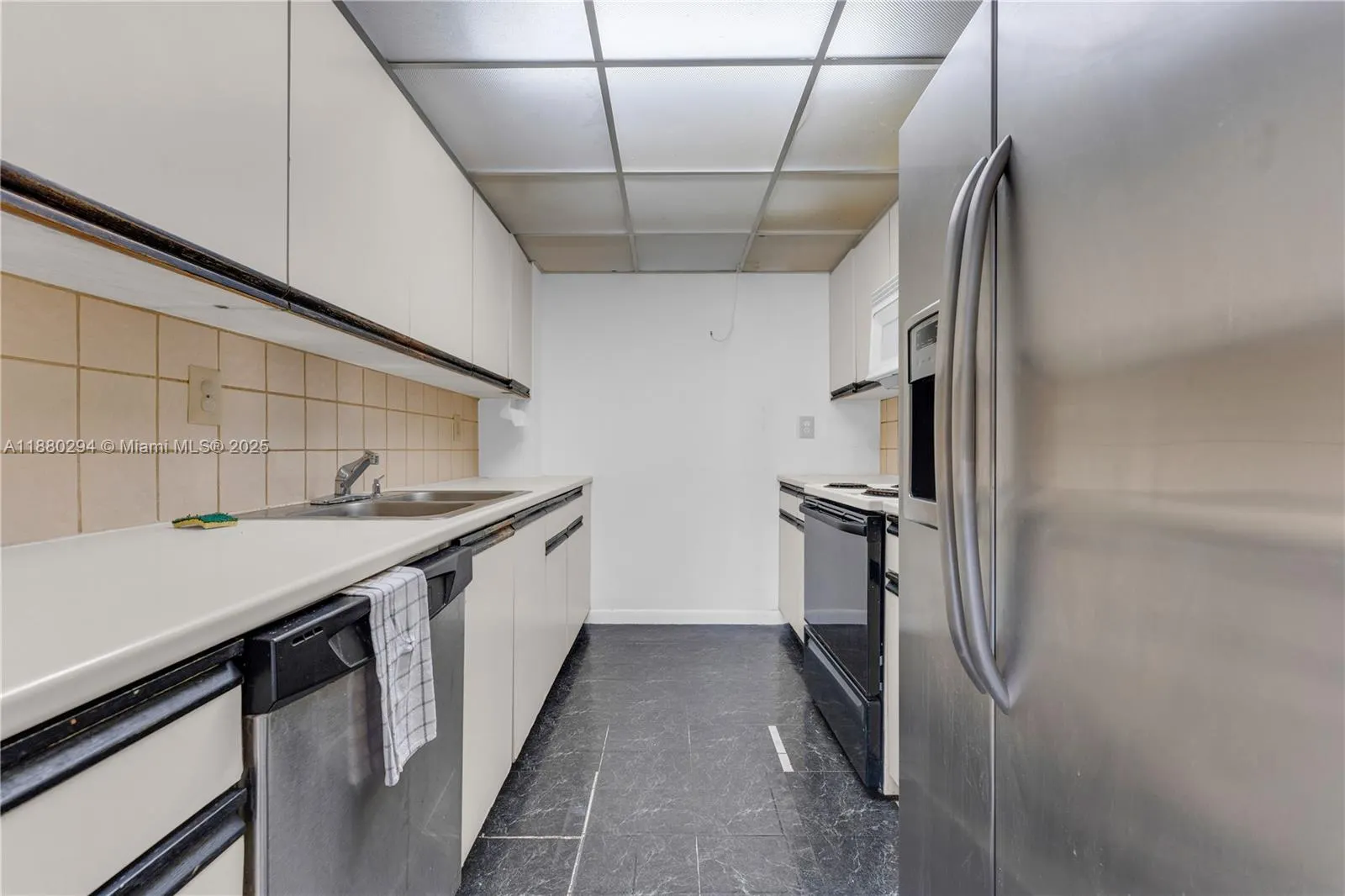 2457 Collins Ave, #201