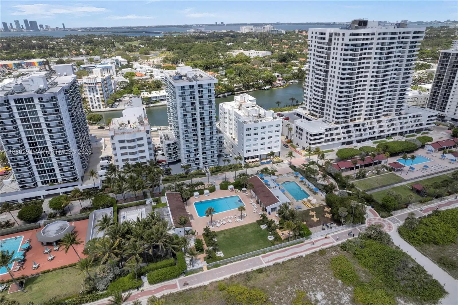 2457 Collins Ave, #201