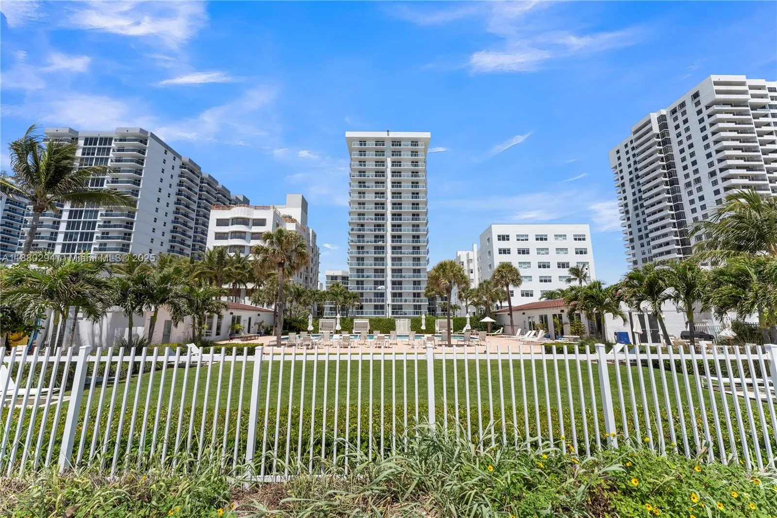 2457 Collins Ave, #201