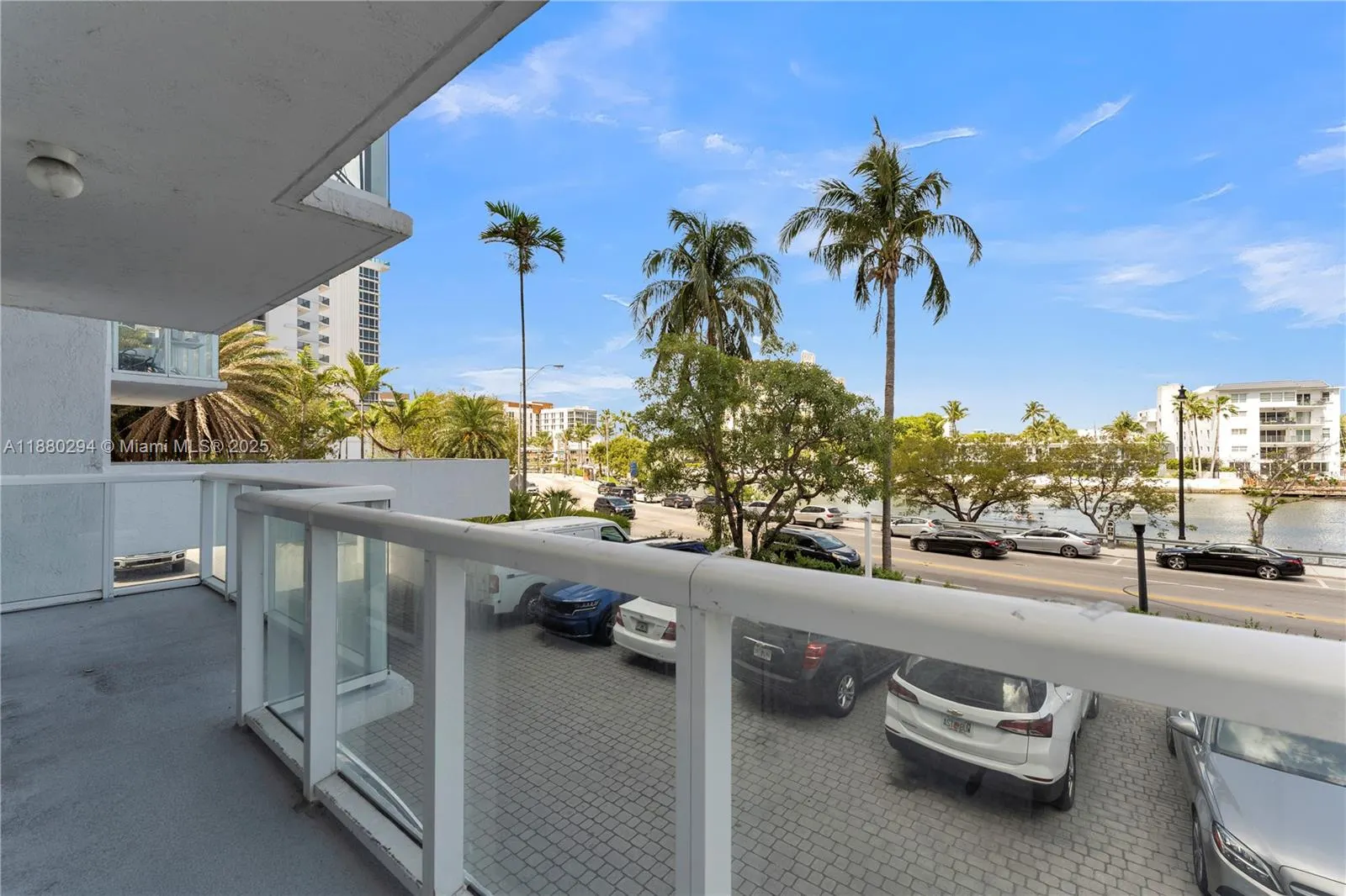 2457 Collins Ave, #201