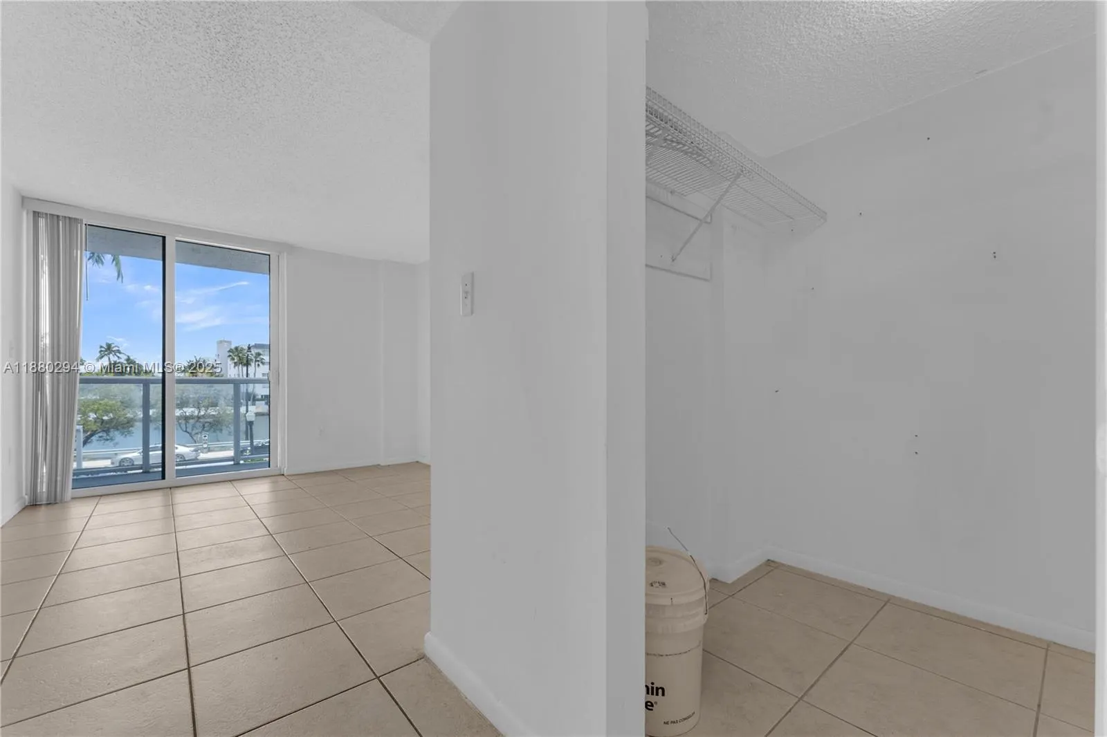2457 Collins Ave, #201